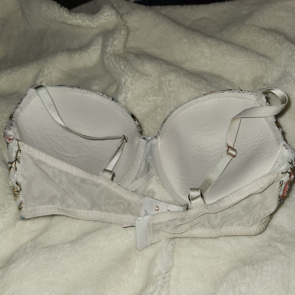 Victoria’s Secret Dream Angels White Floral Embroidered Lined Demi Bra 34DD - Picture 3 of 4